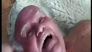 Une milf aide son fils à film x vierge se détendre sexuellement et en fait un amant