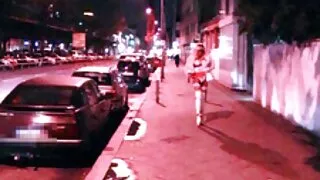 La fille stimule les doigts de son anus et obtient du plaisir porno fille arabe vierge