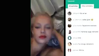 Les filles en lingerie montrent leur passion sexx vierge à la caméra dans une vidéo agréable