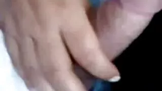 Latina donne à son petit ami un film porno de fille vierge cadeau pour Noël sous la forme d'une variété de sexe
