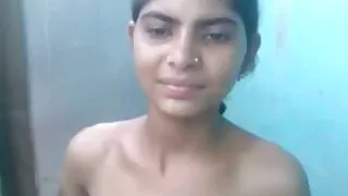 Couple porn fille vierge marié mature engagé dans une intense caresse de bite