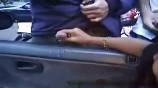 Un couple rusé se fait baiser devant la caméra à la maison et s'amuse porn viege