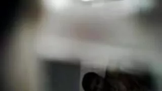 Une fille salope se baise avec un vibromasseur dans différentes poses et jouit fille vierge porn