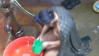 Elle a montré le charme d'un mec et a commencé à xxx deviergement baiser avec sa grosse bite