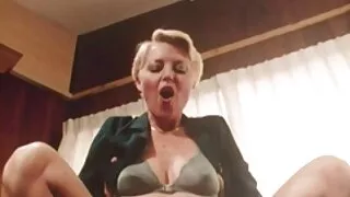 Jeune femme vengeance mari ayant des relations sexuelles lesbiennes avec film porno vierge un psychologue