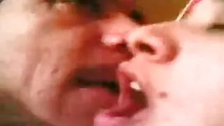 La masseuse a décidé de masturber le vagin de la cliente et film porno avec des filles vierges l'a amenée à l'orgasme