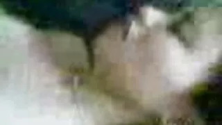 Salope aux film porno des filles vierges cheveux bouclés apprécié la pénétration anale sur la chaise