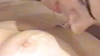Les jeunes mariés adorent filmer leur baise chaude sur cam porn viege