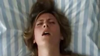 Invité ivre et fouetté à lui pour le couplage jeune fille vierge porn anal