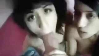 La dame s'est excitée avec de l'huile sur le corps et video porno de fille vierge a donné son cul au masseur