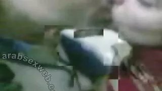 Fille sucée dans la voiture et laissée lécher film porno avec des filles vierges le gros clitoris