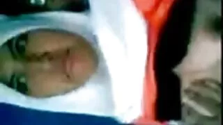 Il a xnxx de vierge traîné un ventilateur au lit et a demandé à baiser fort