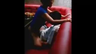 Oriental wanton fille porno arabe vierge chevauche une bite de pierre