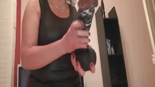 Blonde russe habillée film porno fille vierge en snow maiden et écarte ses fesses