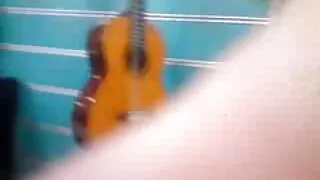 Fille maigre Ragazza plantant xxxn vierge passionnément des doigts dans son vagin