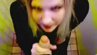 Salope dans des filets de pêche xnxx vierje s'accouple farouchement avec deux de ses petits amis