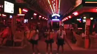 Jeune fille film x fille vierge avec des nattes aime s'accoupler différemment