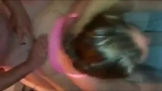 Grosse blonde en talons a donné dans le vagin après une violente succion film porno des filles vierges