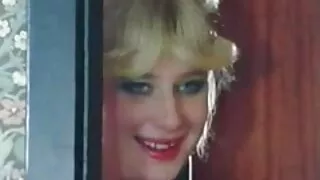 La femme s'est rendue au mari confiant fille vierge porn sur la table de la cuisine