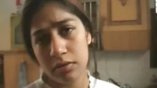 La fille excitée a grimpé derrière la bite de son père film porno fille vierge et s'est penchée pour le sexe