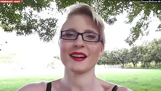 Esclave attaché et stimule sa chatte avec film x vierge les doigts et la machine à sexe