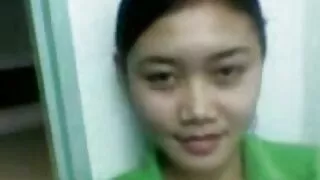 L'homme a baisé film x fille vierge la jeune cagoule après la masturbation fruitée de la fille