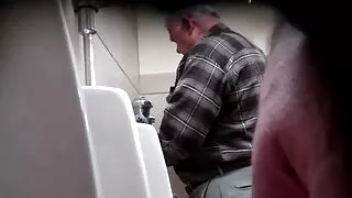 Jeune écolière baisée durement par le professeur video de sexe vierge dans le cul
