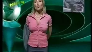 La femme à lunettes a l'habitude de baiser sans xnxx vierge vergogne son mari dans tous les sens