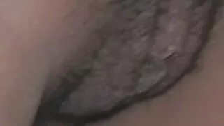 Flirt bikini en bikini séduit facilement son petit devierger une fille xxx ami pour une baise captivante