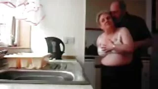 Une femme dépravée a fait un spectacle intime devant xxl video vierge son mari