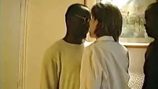 Jeune orgie regardant un film film porno de fille vierge terminé avec des trous de baise serrés