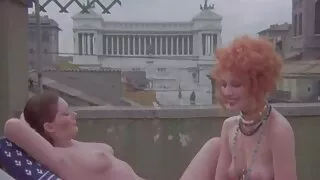 Chiennes à fente rejetée avec video porno fille vierge les doigts et la langue tirant en gros plan