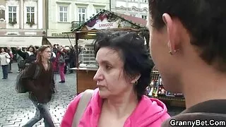 Mec débouché par xnxx vierje une grosse bite anus serré d'une blonde volée
