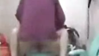 La fille dépravée aime stimuler le père à avoir des relations sexuelles film porno fille vierge dépravées avec elle