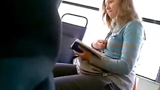 Au casting, une fille à la poitrine plate forcée de baiser avec un Africain video de sexe vierge
