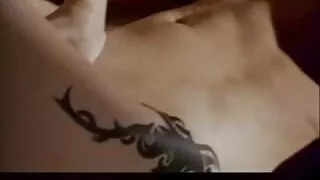 L'ébène qui met l'eau à la bouche huilée pour séduire video porno fille vierge un homme chauve